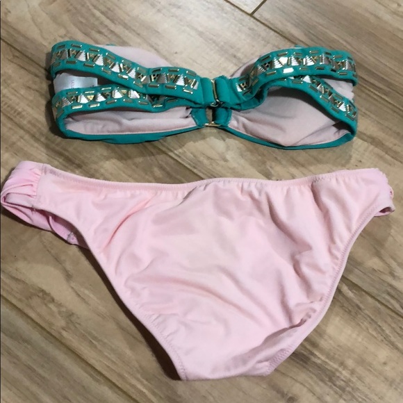 Bikini - Picture 2 of 3